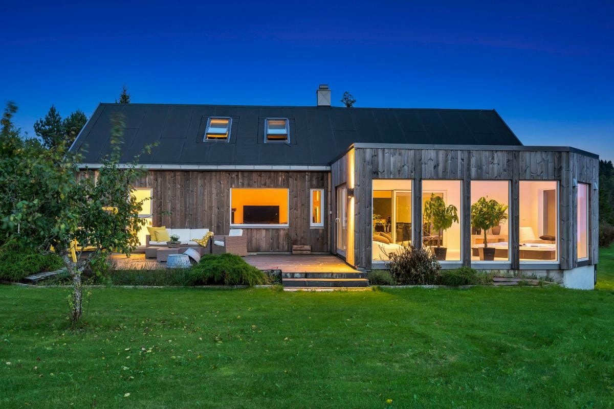 Fasade - kveld Galleribilde