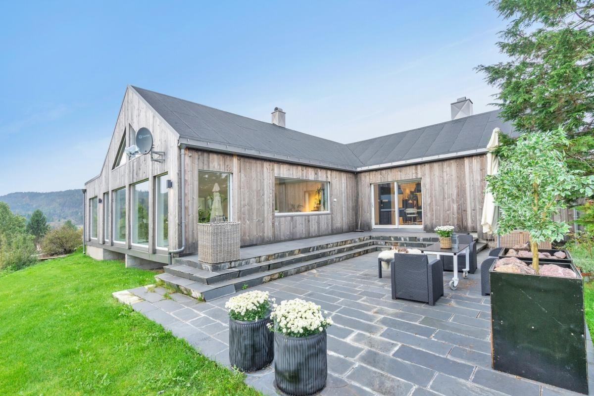 Skiferkledd uteplass Galleribilde