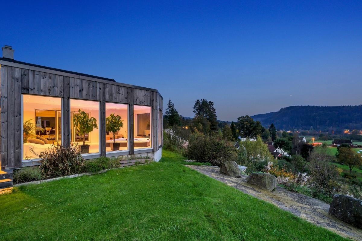 Fasade - kveld Galleribilde