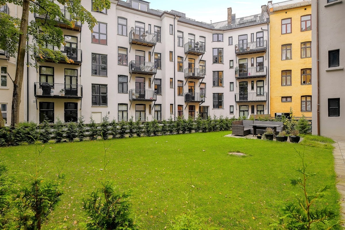 Leiligheten ligger i byggets 1. etasje. Galleribilde