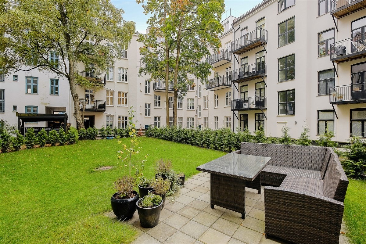 Sameiets bakgård er pent opparbeidet. Galleribilde