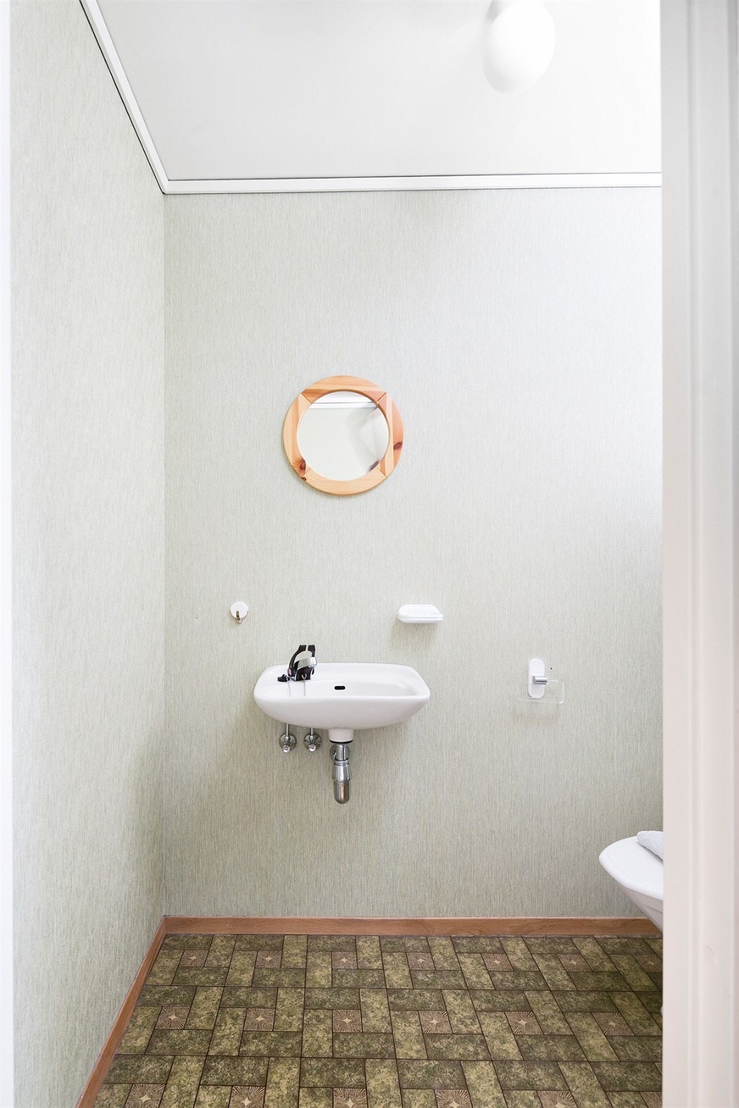 Gjeste wc 1. etasje. Galleribilde