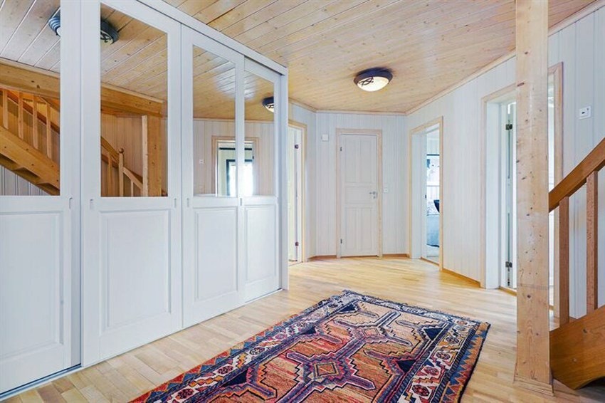 Garderobe underetasje Galleribilde