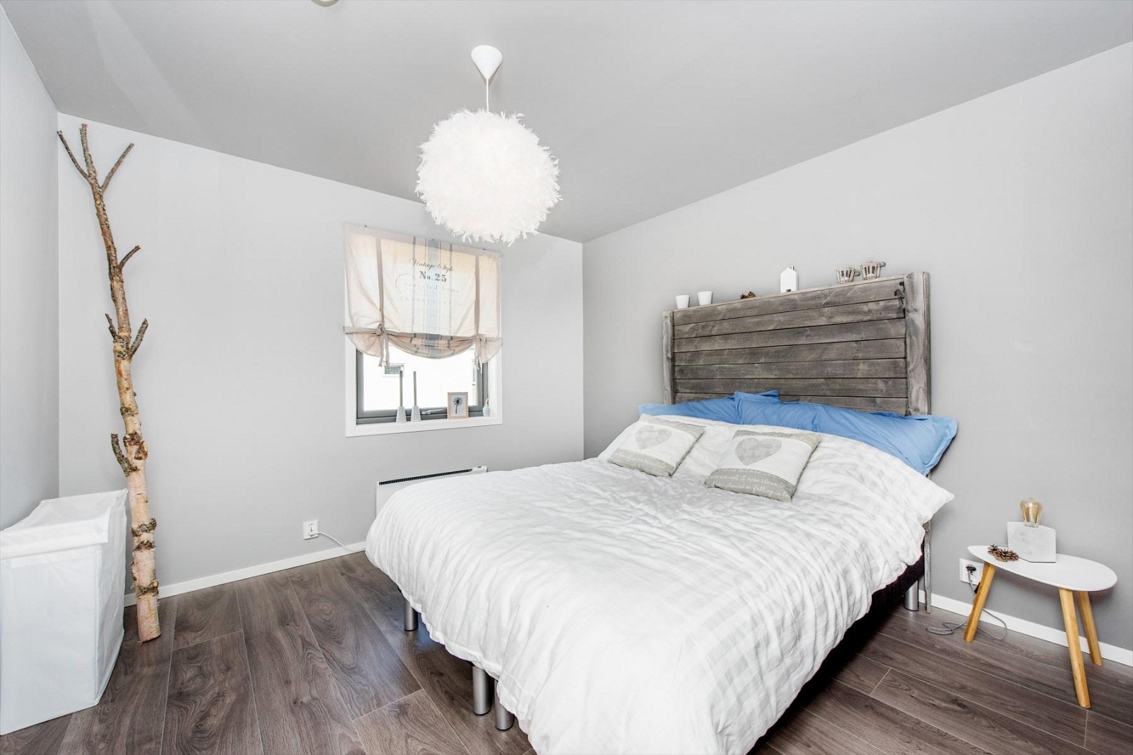 Soverom med plass til både seng og garderobeskap. Galleribilde