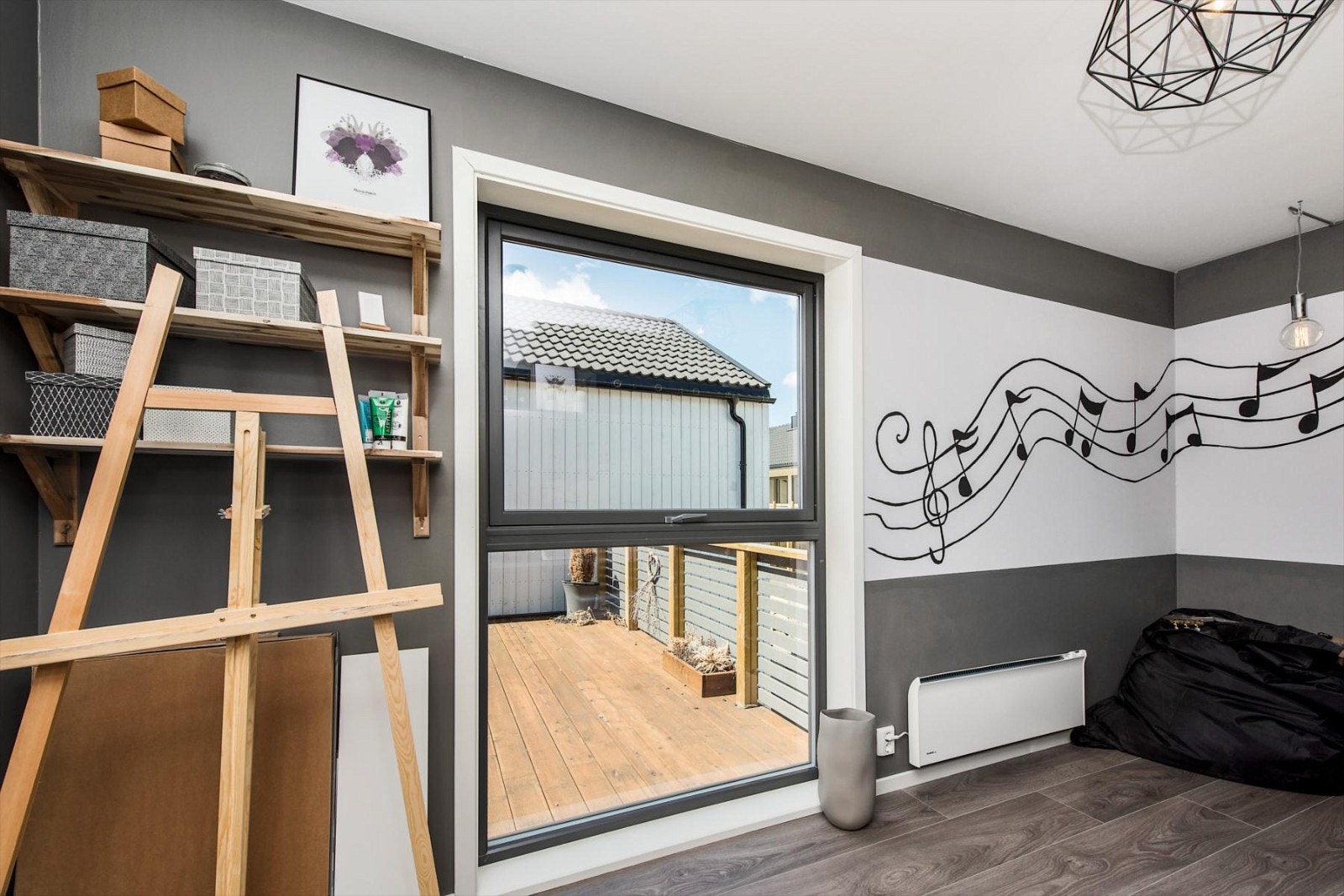 Soverom med plass til både seng og garderobeskap. Galleribilde