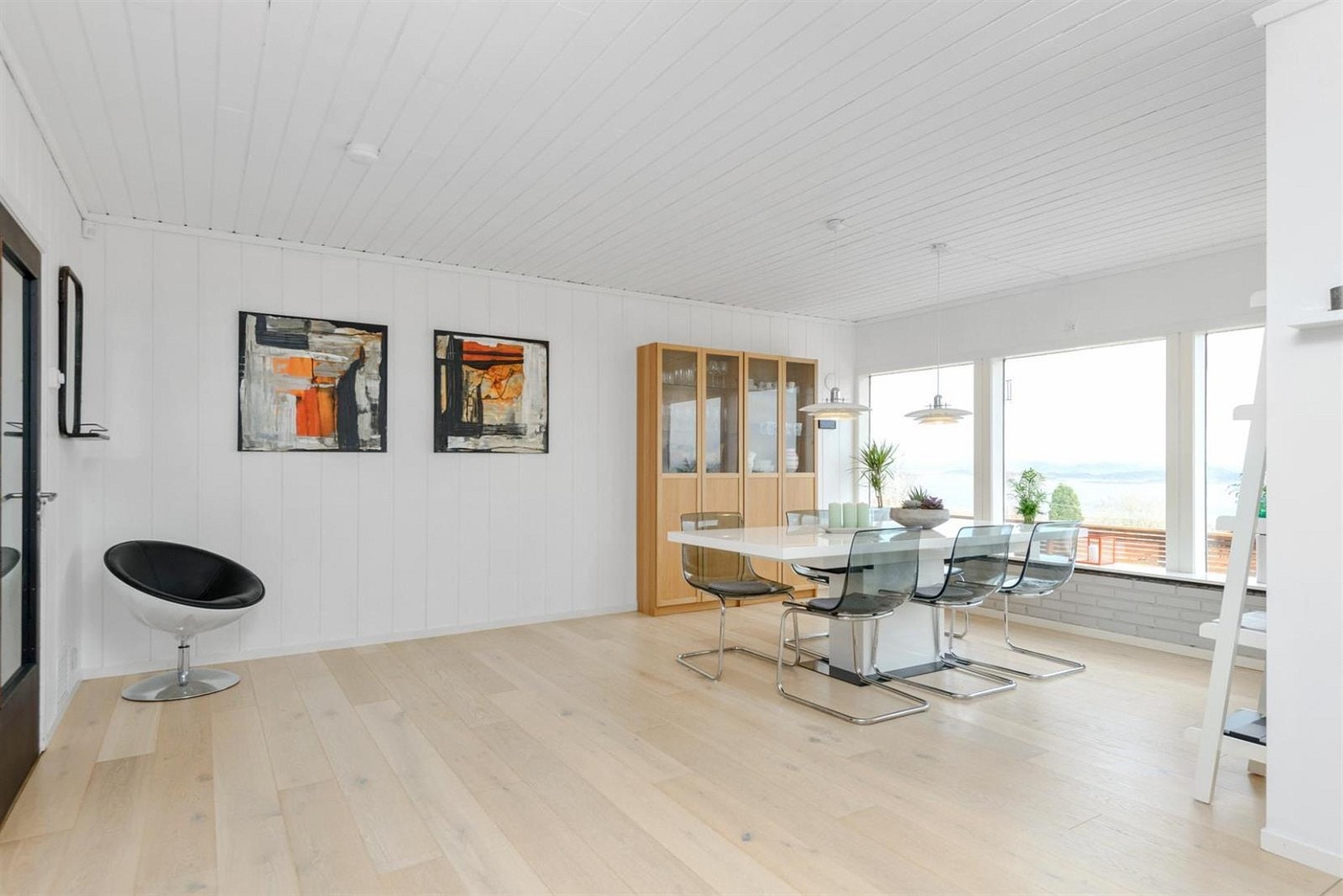 Det som som i dag er allrom med kjøkken var tidligere stue og et lite kjøkken. Galleribilde