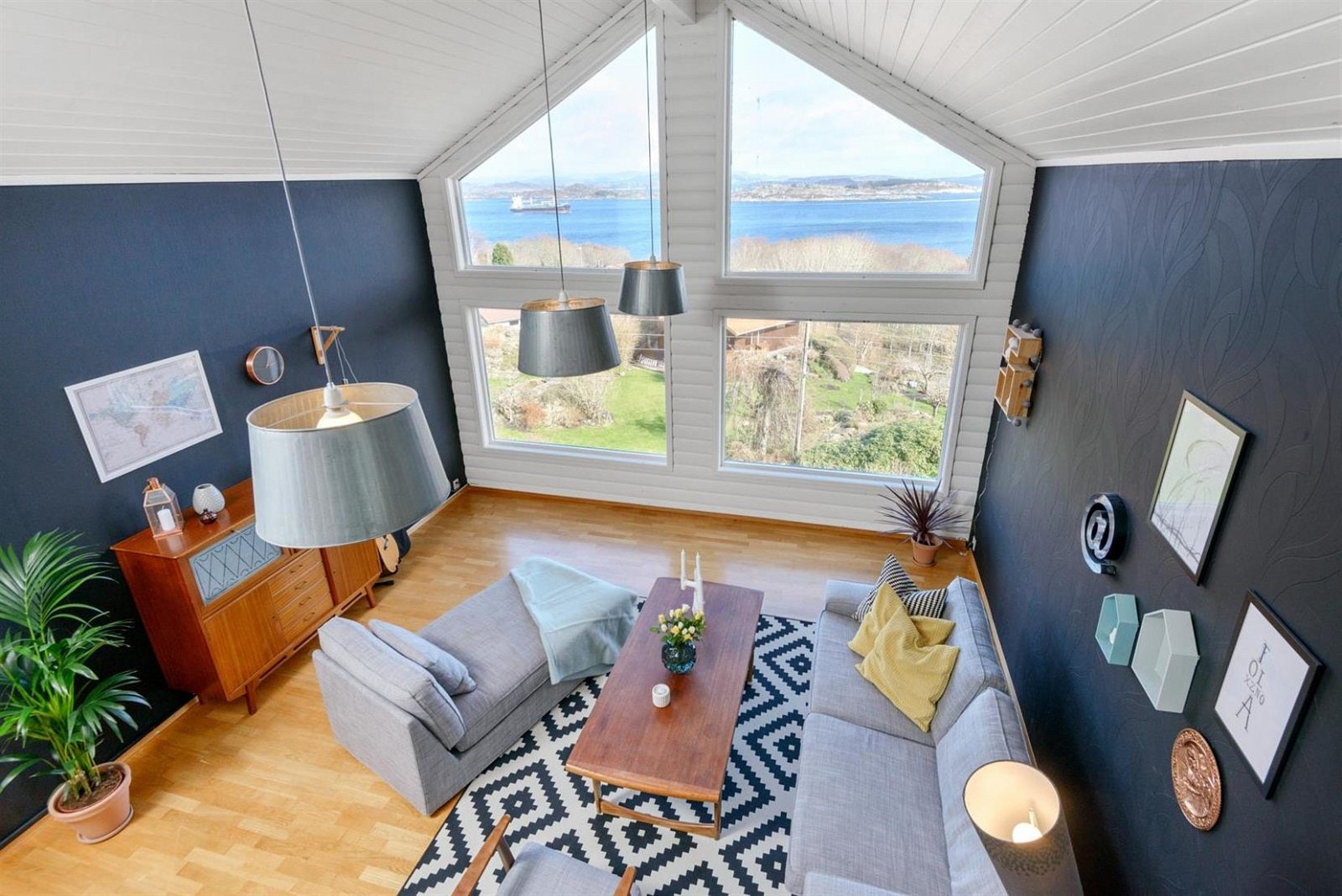 Velkommen opp i 2.etg. - her kommer utsikten virkelig til sin rett! Galleribilde