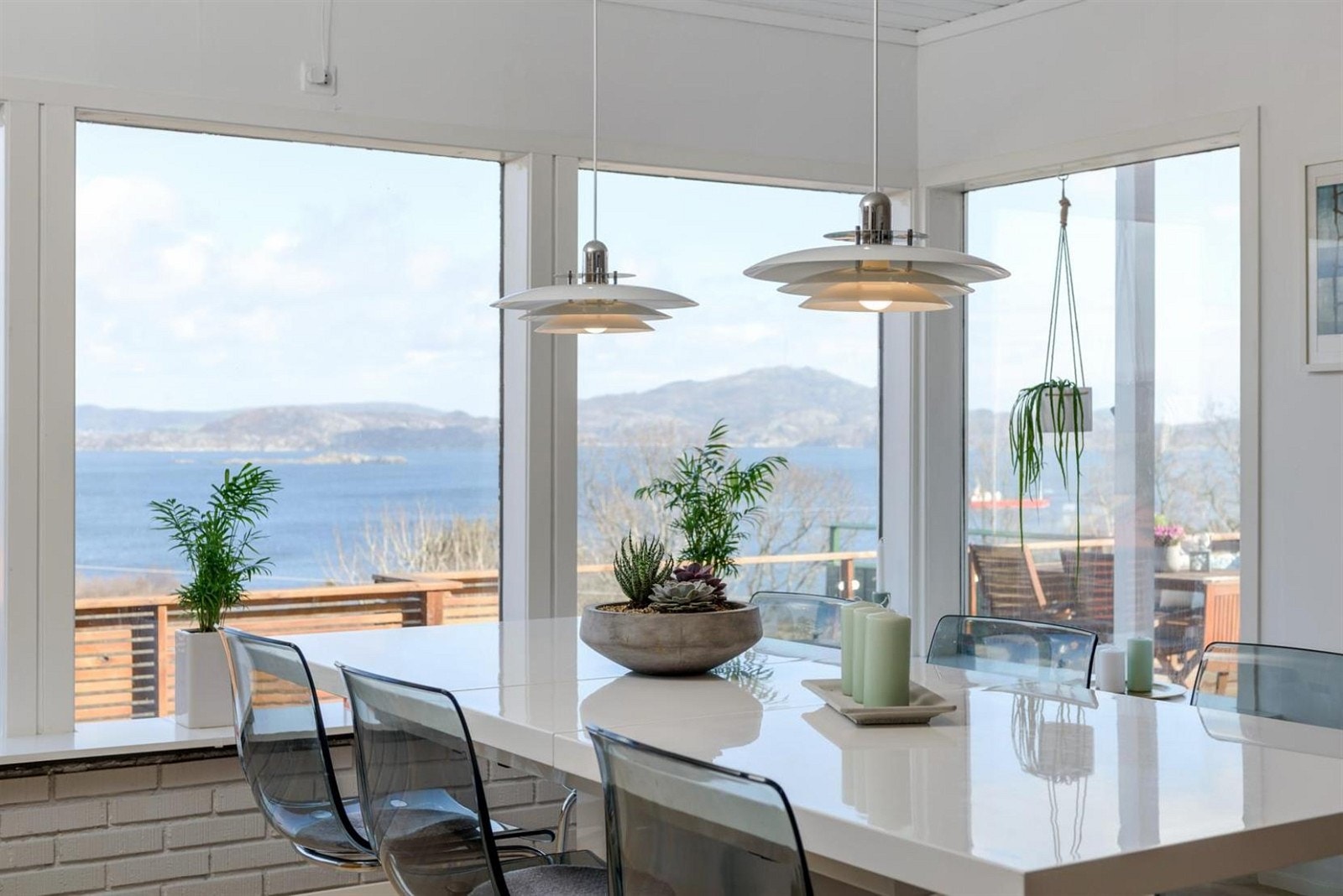 Frister det ikke å invitere venner og familie til middag og denne utsikten? Galleribilde