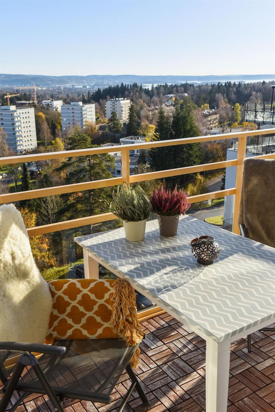 På balkongen kan man kose seg om sommeren. Galleribilde