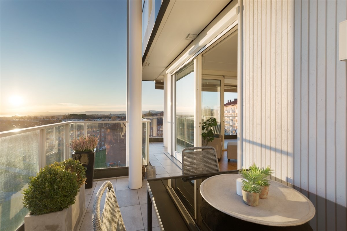 Balkongen legger virkelig til rette for å skape sin egen lune og frodige oase midt i byen. Galleribilde