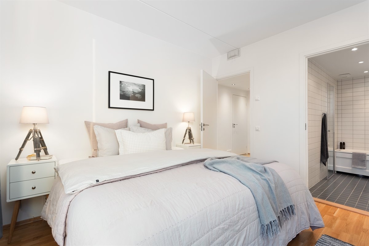 Hovedsoverommet har et eget bad Galleribilde