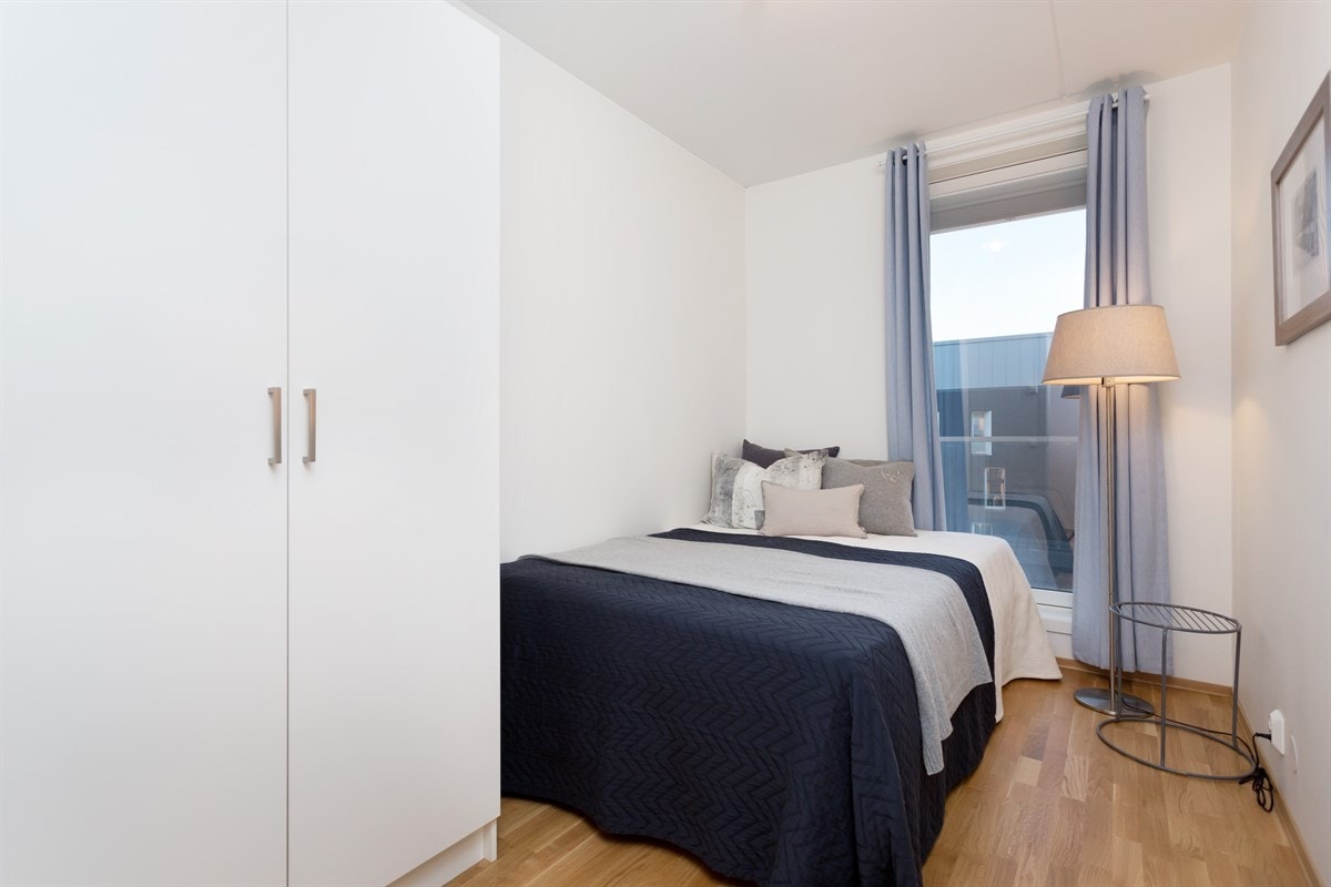 Soverom med garderoberobeløsning Galleribilde