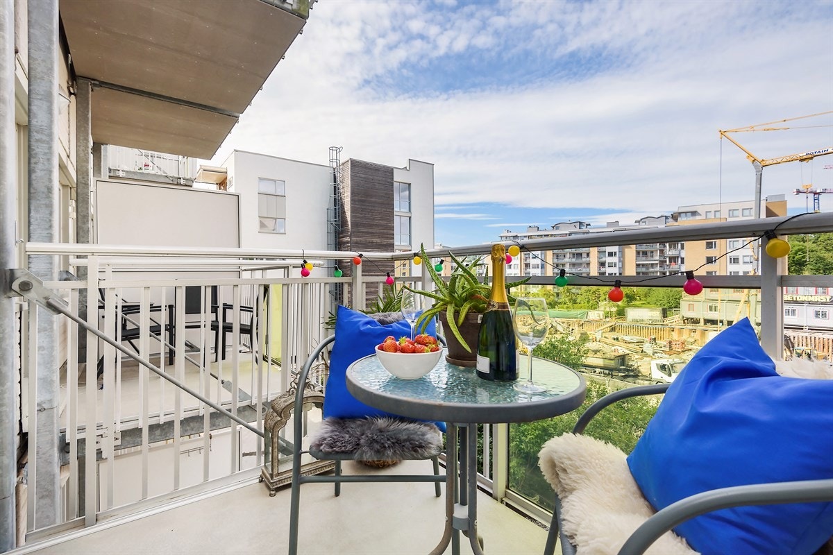 Velkommen til Sandakerveien 74 A - Lekker 2-roms leilighet fra 2007 med 4,8 kvm balkong og heisadkomst Galleribilde