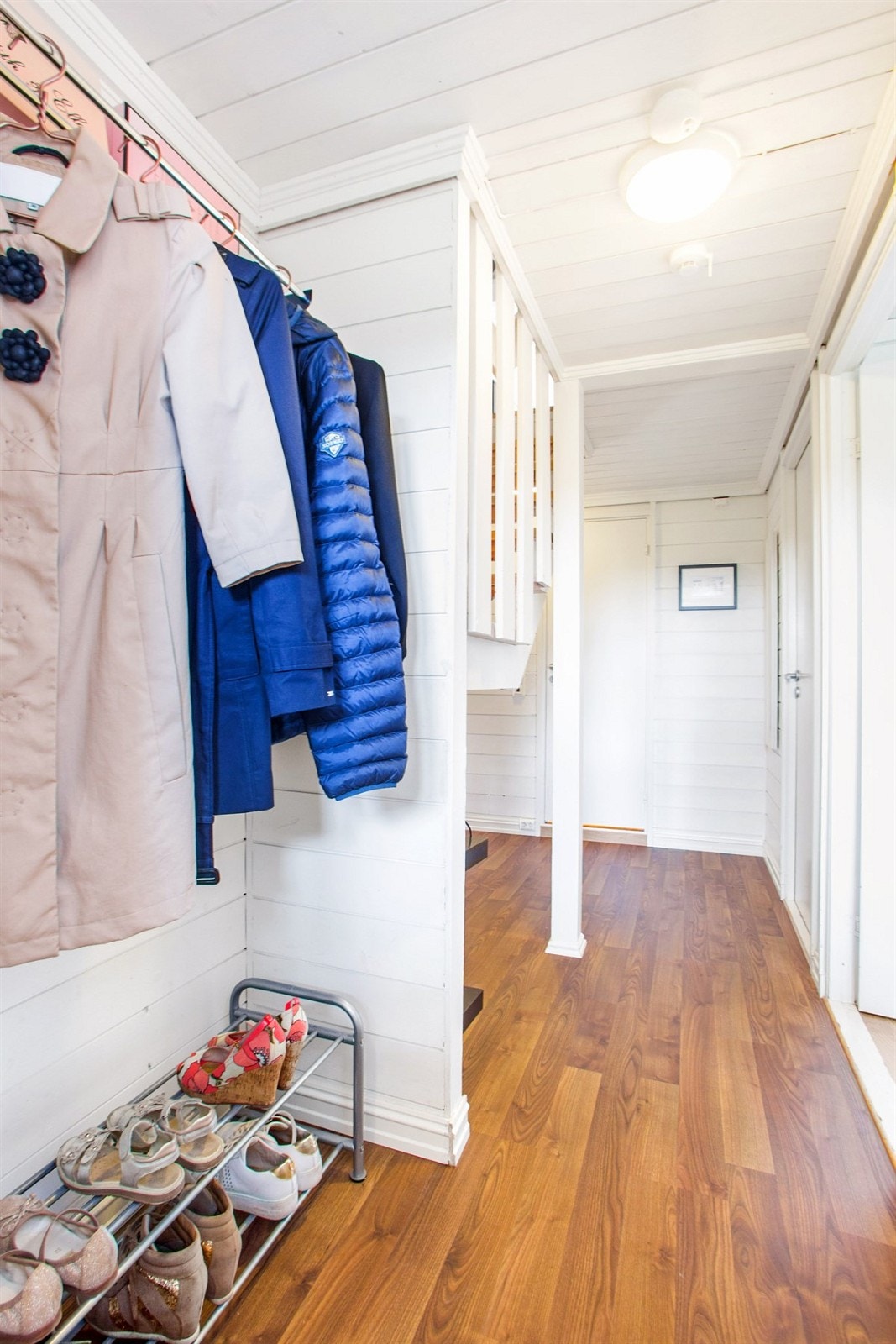 Gang med bod og nisje til yttertøy Galleribilde