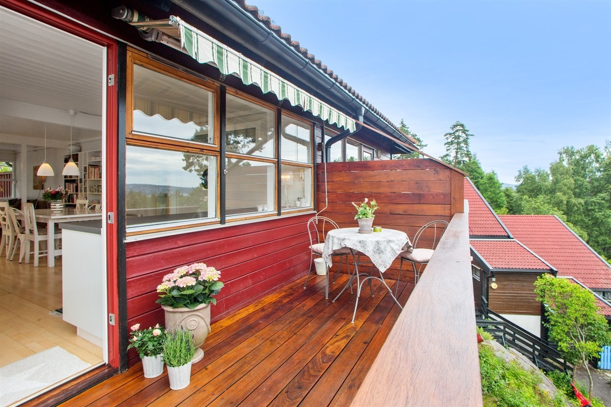 Veranda har utgang fra kjøkken. Galleribilde