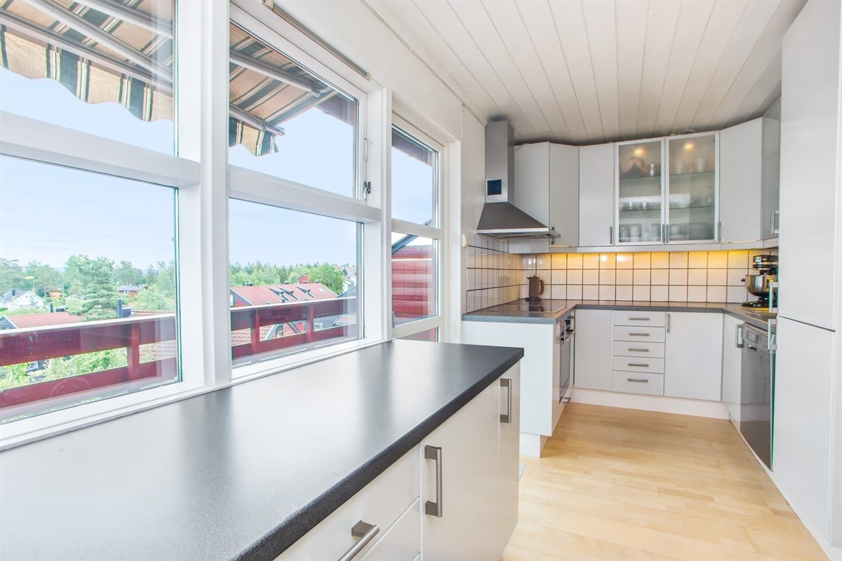 Kjøkken med integrerte hvitevarer Galleribilde