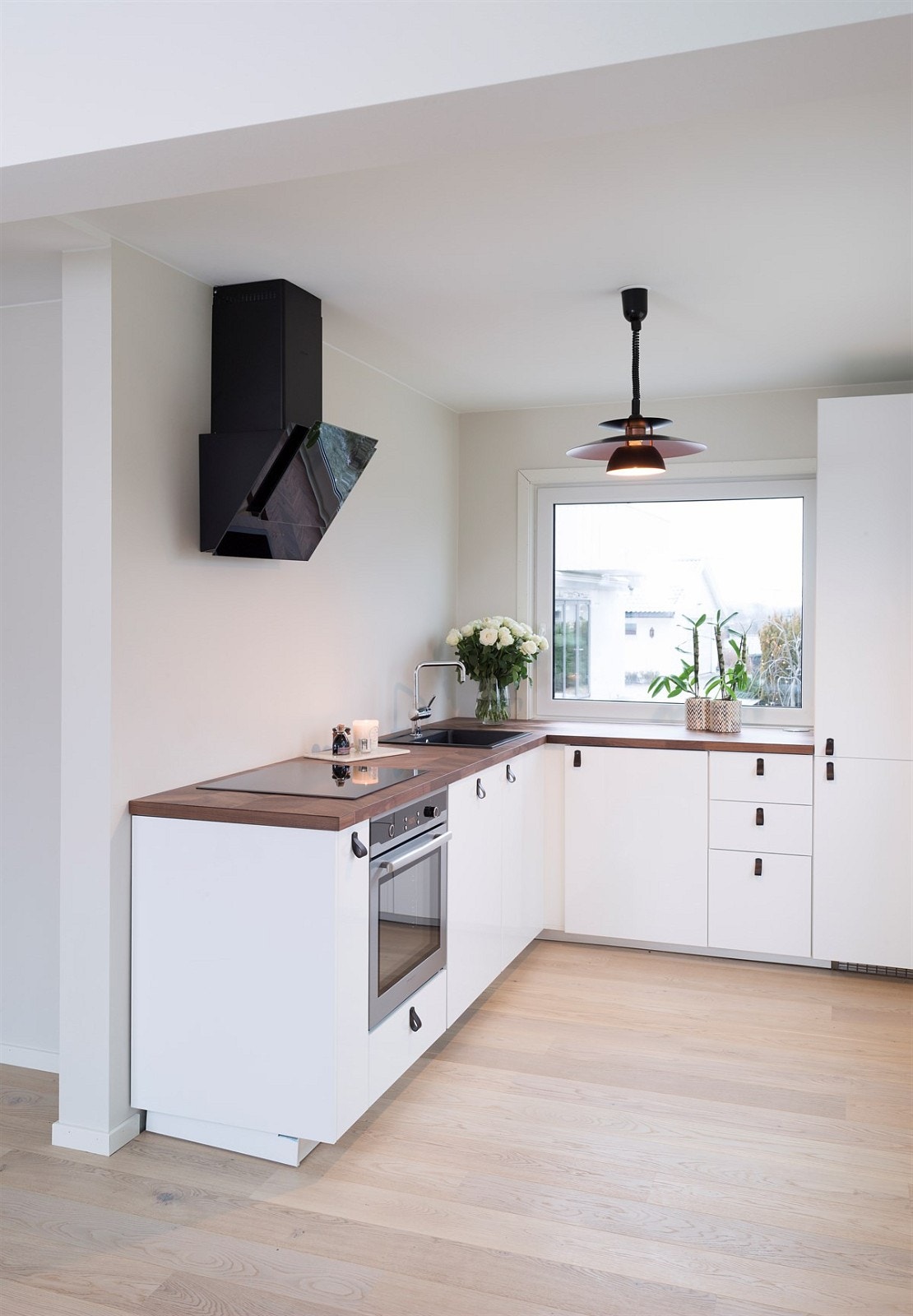 - Boligen har et pent og innbydende kjøkken - Galleribilde