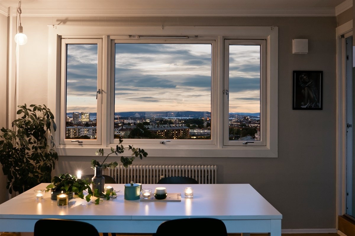 Magisk kveldsstemning i stua her Galleribilde