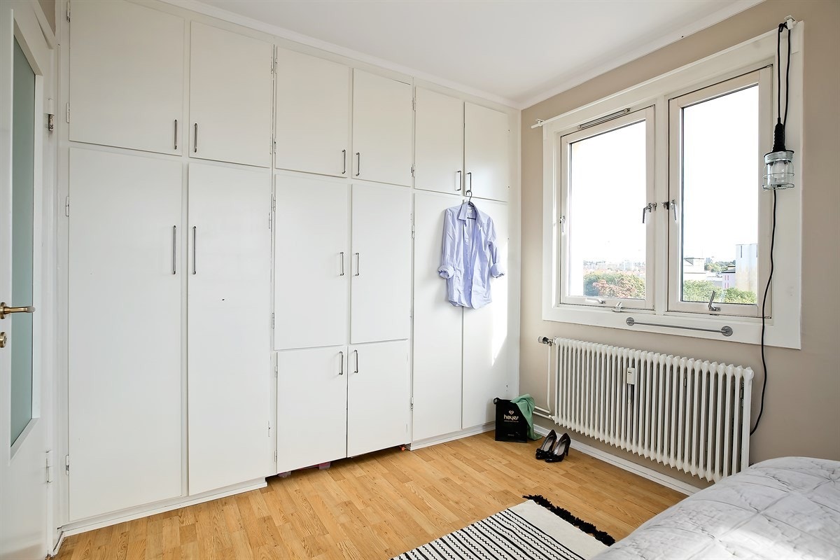 Massevis av skapplass på soverommet Galleribilde