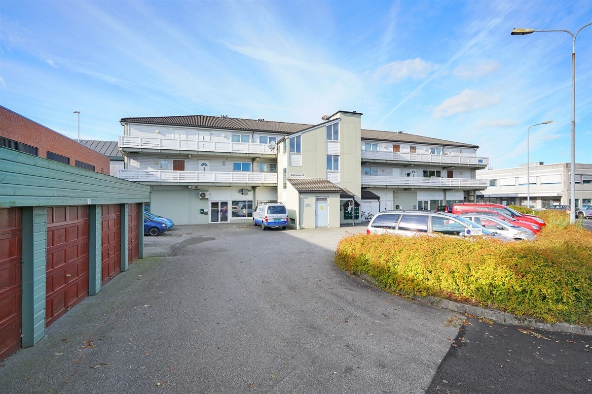 Leiligheten disponerer også egen p-plass. Galleribilde