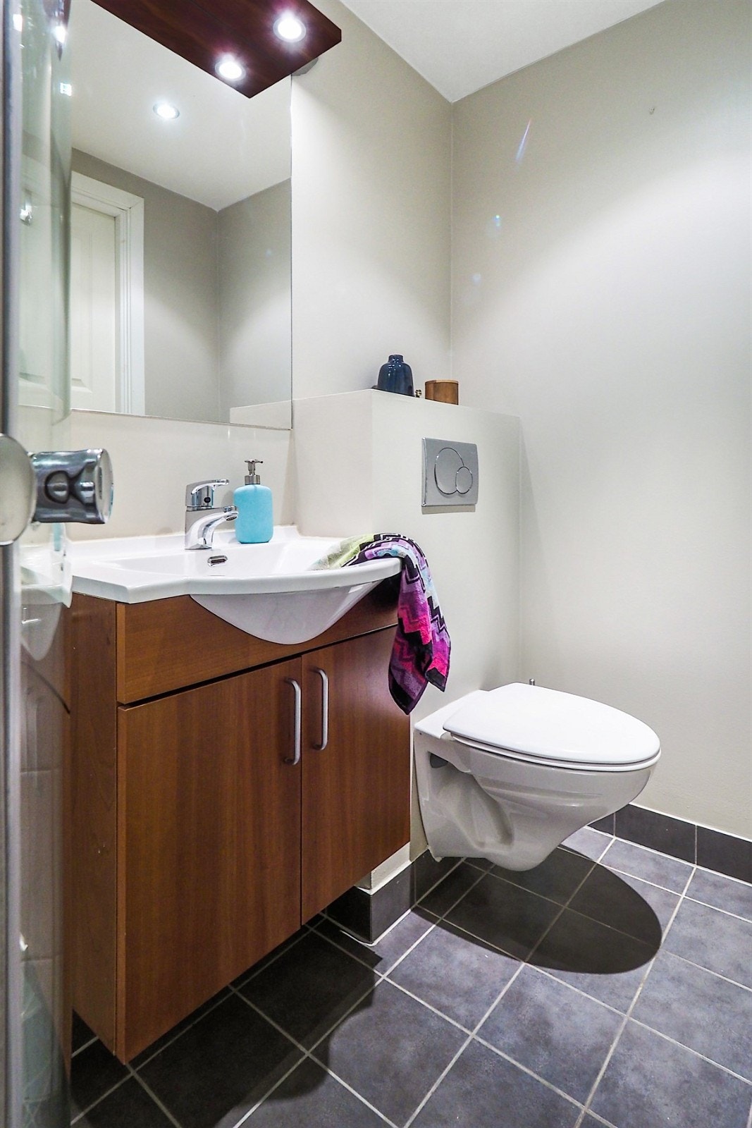 Proaktiv Eiendomsmegling - Boligens andre baderom måler 2,9 kvm Galleribilde