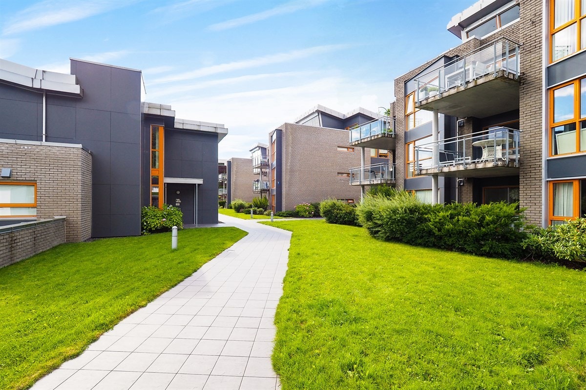 Proaktiv Eiendomsmegling - Borettslaget har et pent opparbeidet uteområde Galleribilde