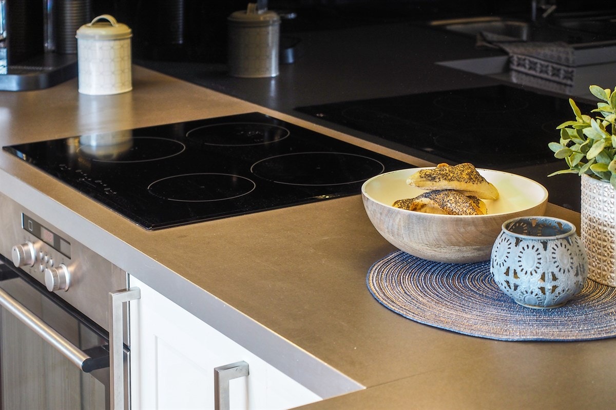 Proaktiv Eiendomsmegling - Integrert stekeovn og platetopp Galleribilde