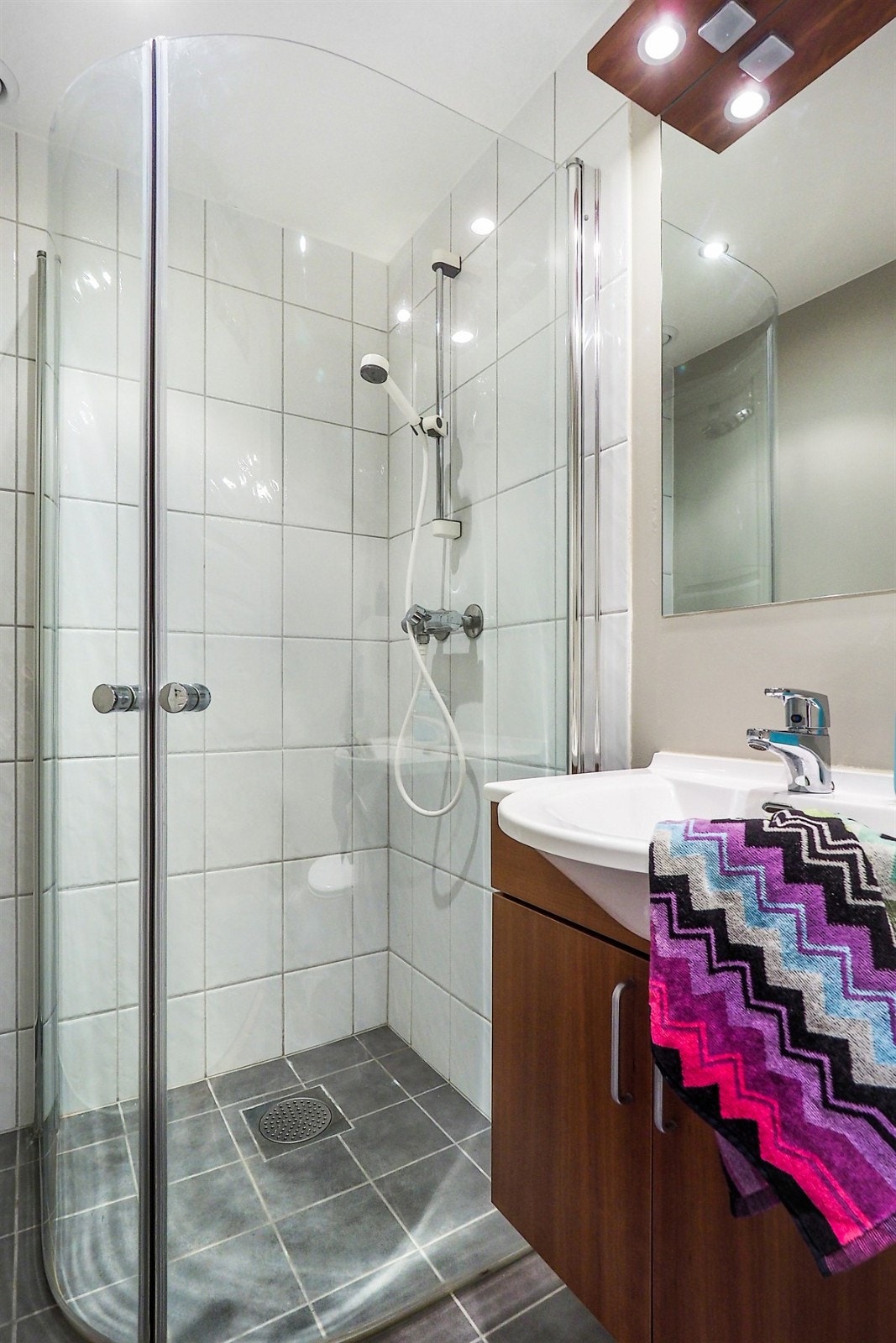 Proaktiv Eiendomsmegling - Fliselagt dusjhjørne Galleribilde