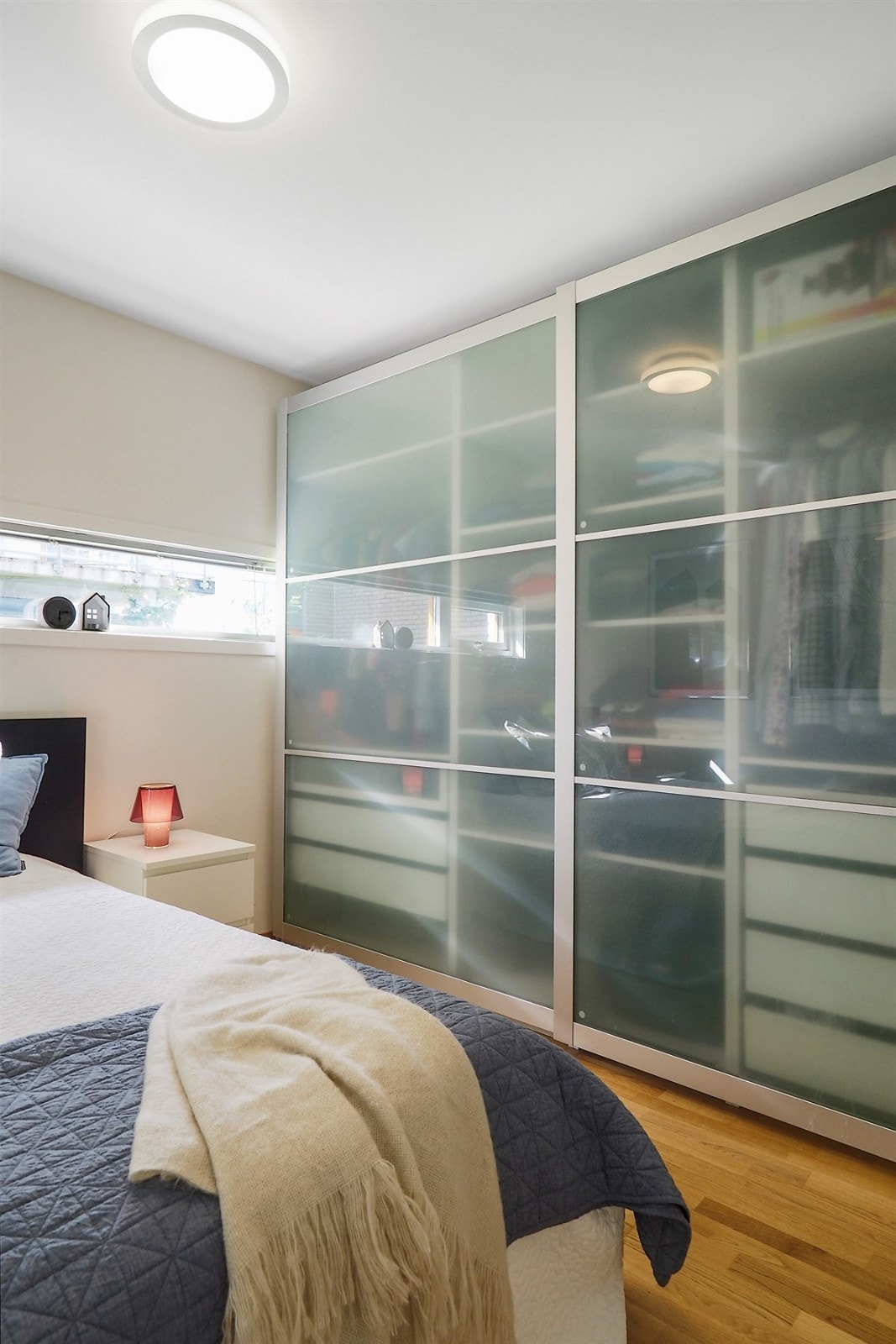 Proaktiv Eiendomsmegling - I skyvedørsgarderoben er det godt med oppbevaringsplass Galleribilde