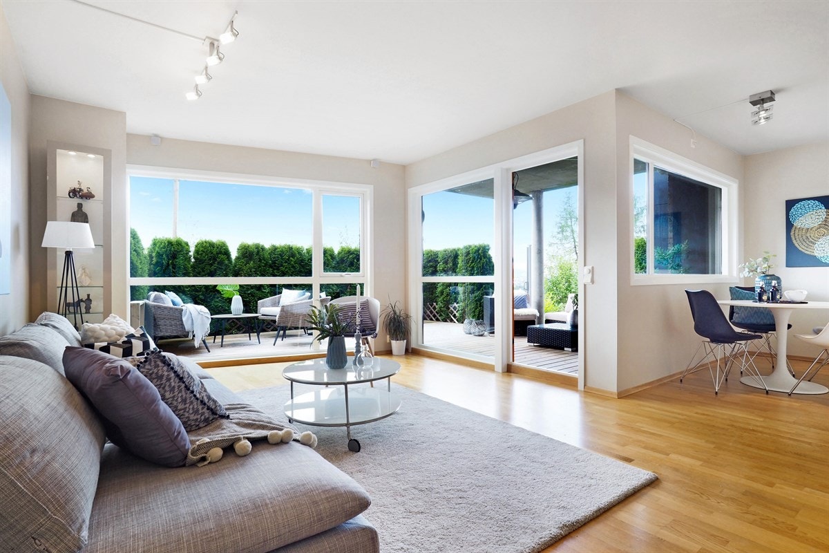 Proaktiv Eiendomsmegling - Boligen har åpen stue- og kjøkkenløsning Galleribilde