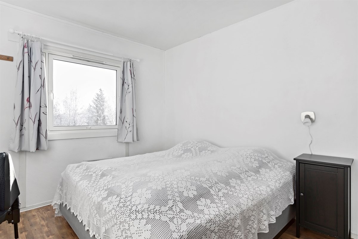 Hovedsoverom med god garderobeløsning. Galleribilde