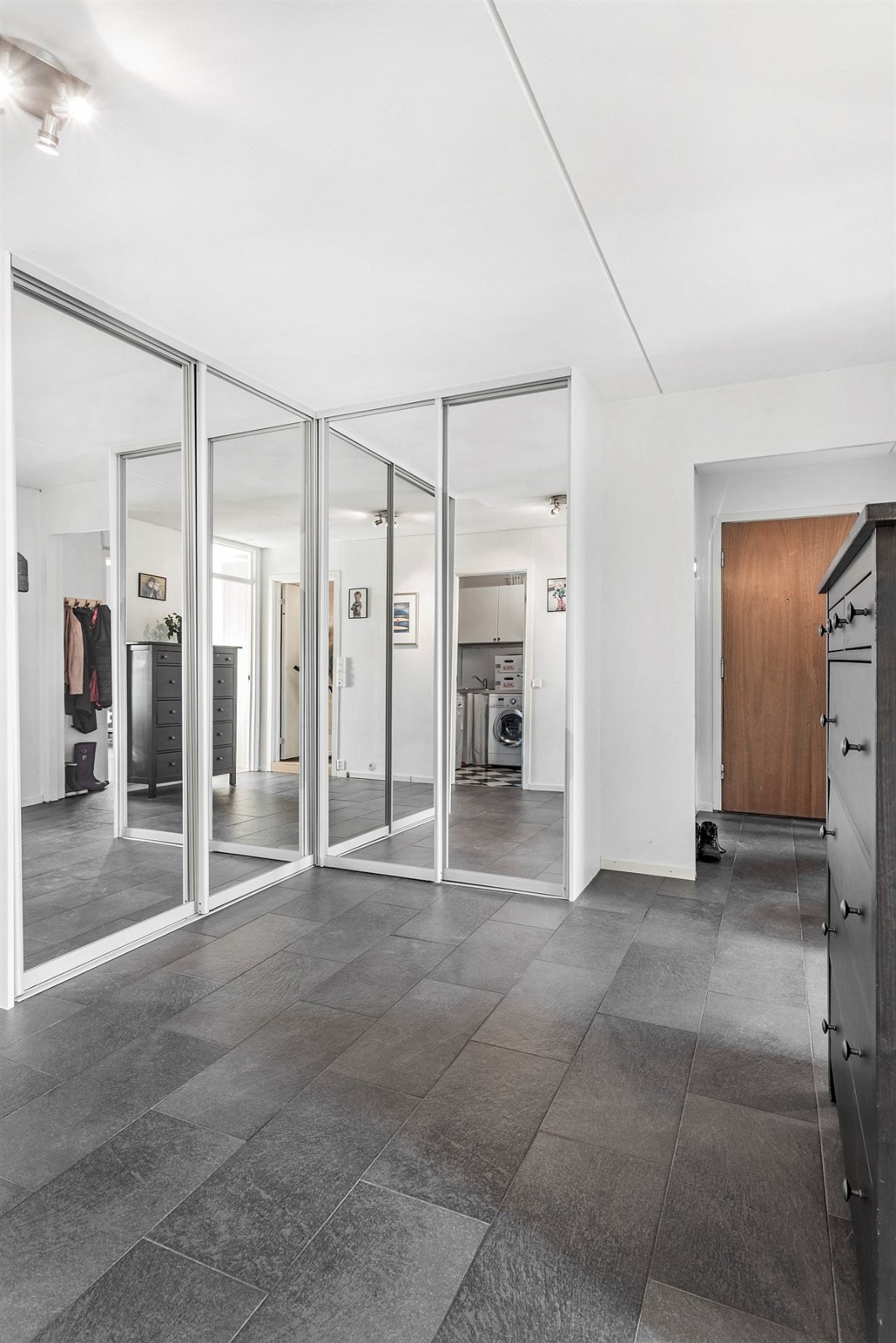 Fra gang mot vindfang/entré. Galleribilde