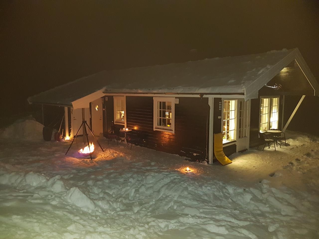 Stemningsbilde fra utsiden i mørketida Galleribilde