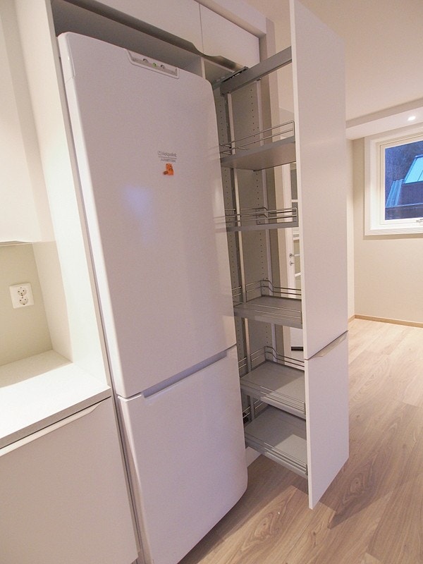 Godt med hylleskap og praktiske løsninger. Galleribilde