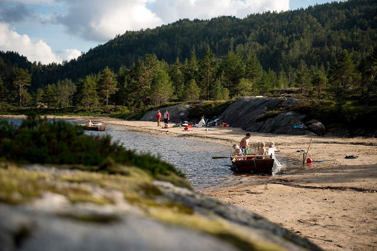 Badestrand rett nedenfor hyttene på Sandvand Galleribilde