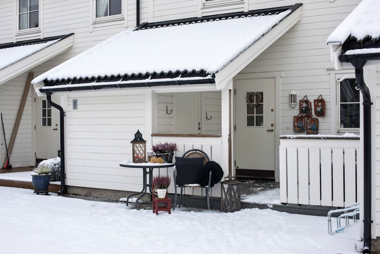 Terrasse, bod og overbygget inngangsparti Galleribilde