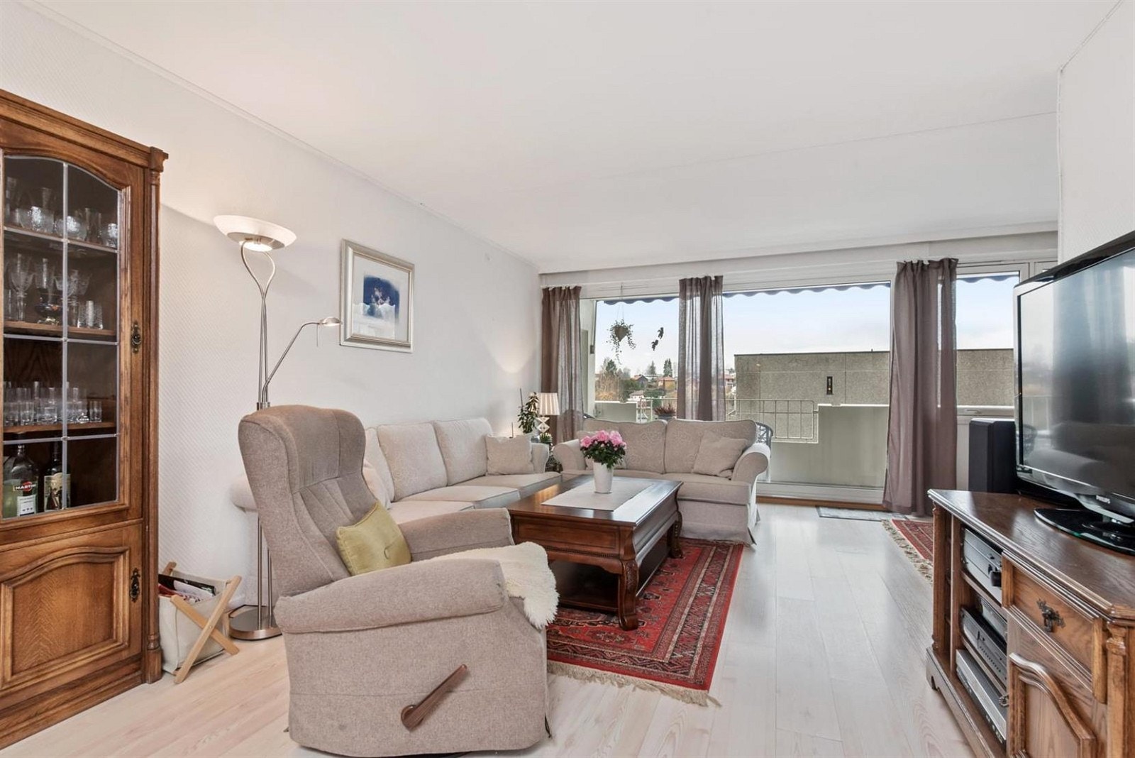 Lys og romslig stue Galleribilde