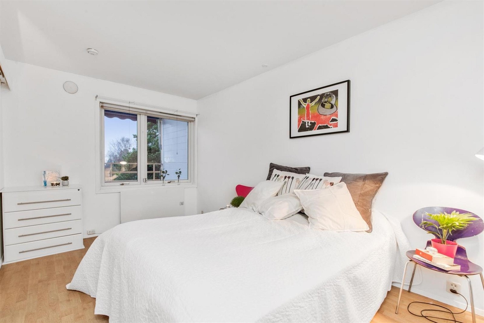 Hovedsoverom med god plass til dobbeltsseng Galleribilde