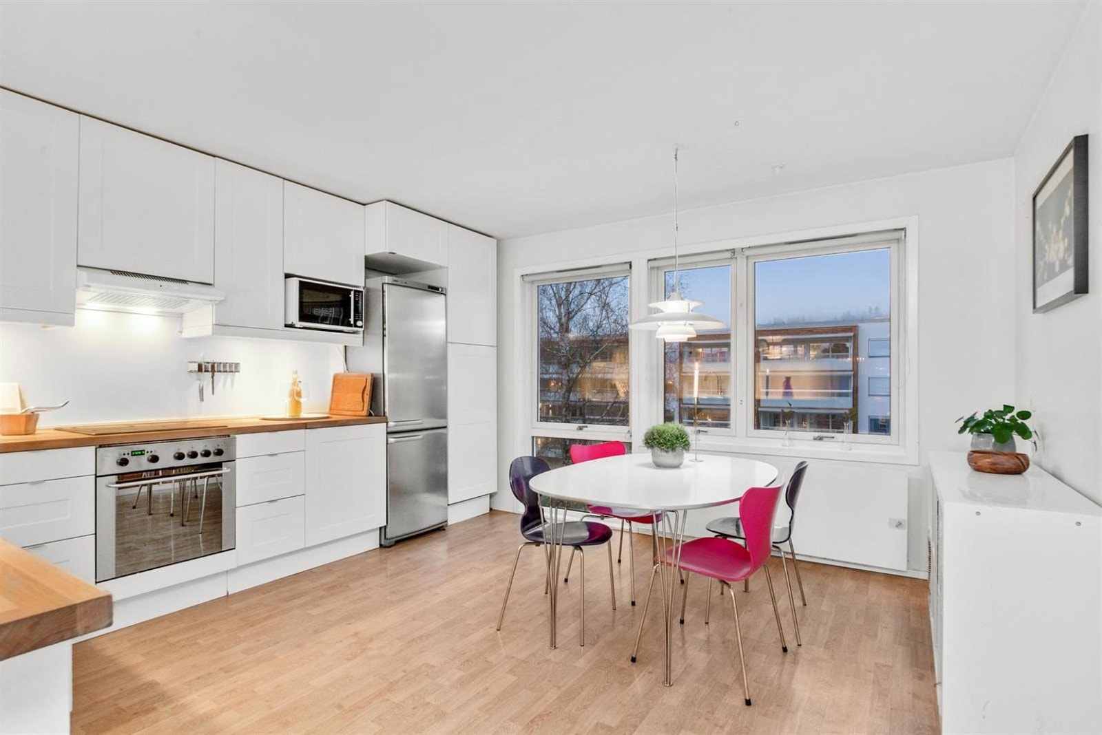 Lyst og moderne kjøkken fra Ikea Galleribilde