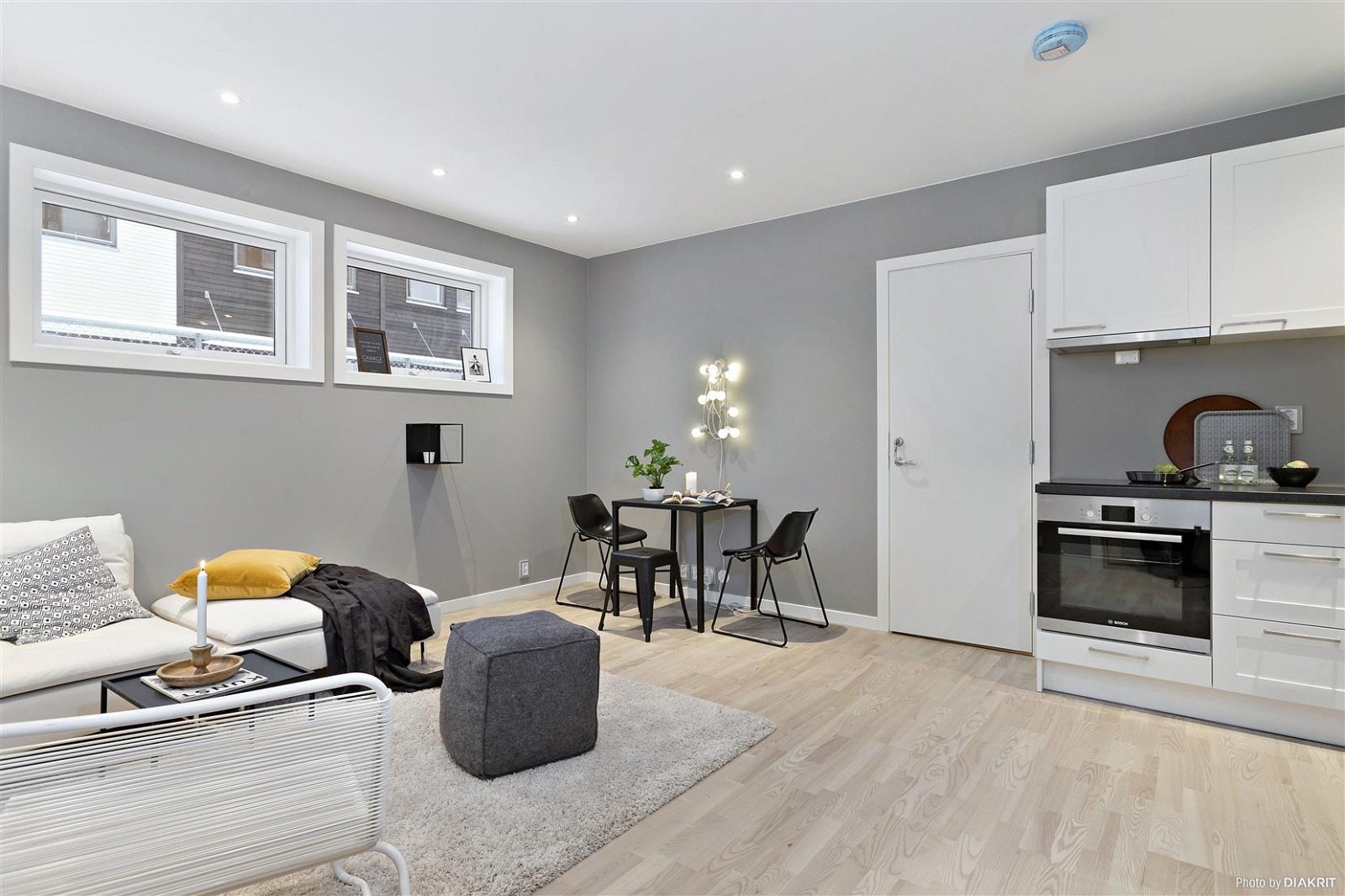 Åpen stue/kjøkkenløsning i utleiedelen. Galleribilde