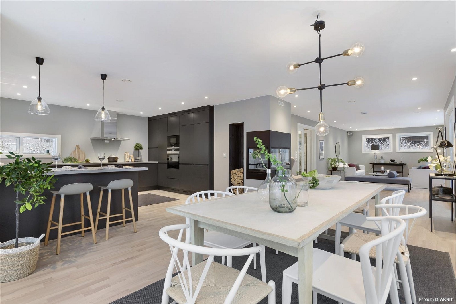 Boligen er påkostet med spotter i tak. Galleribilde