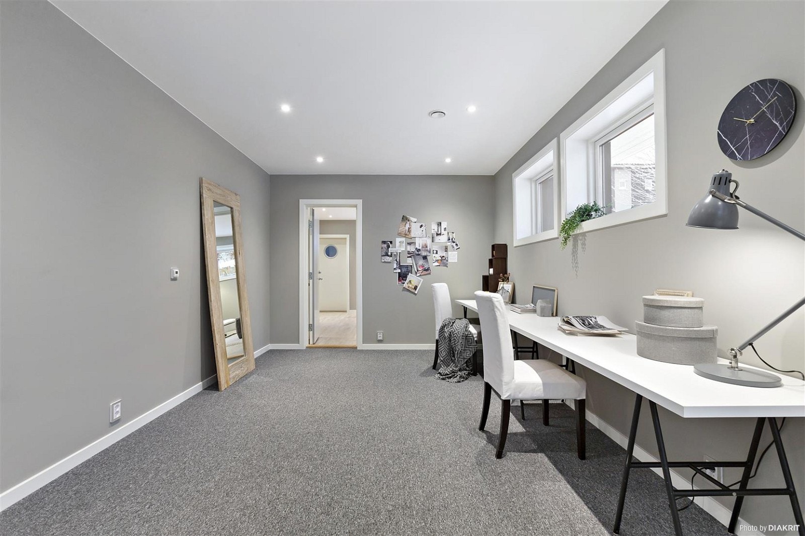 Det er god plass til hjemmekontor eller hobbyrom i underetasjen. Galleribilde