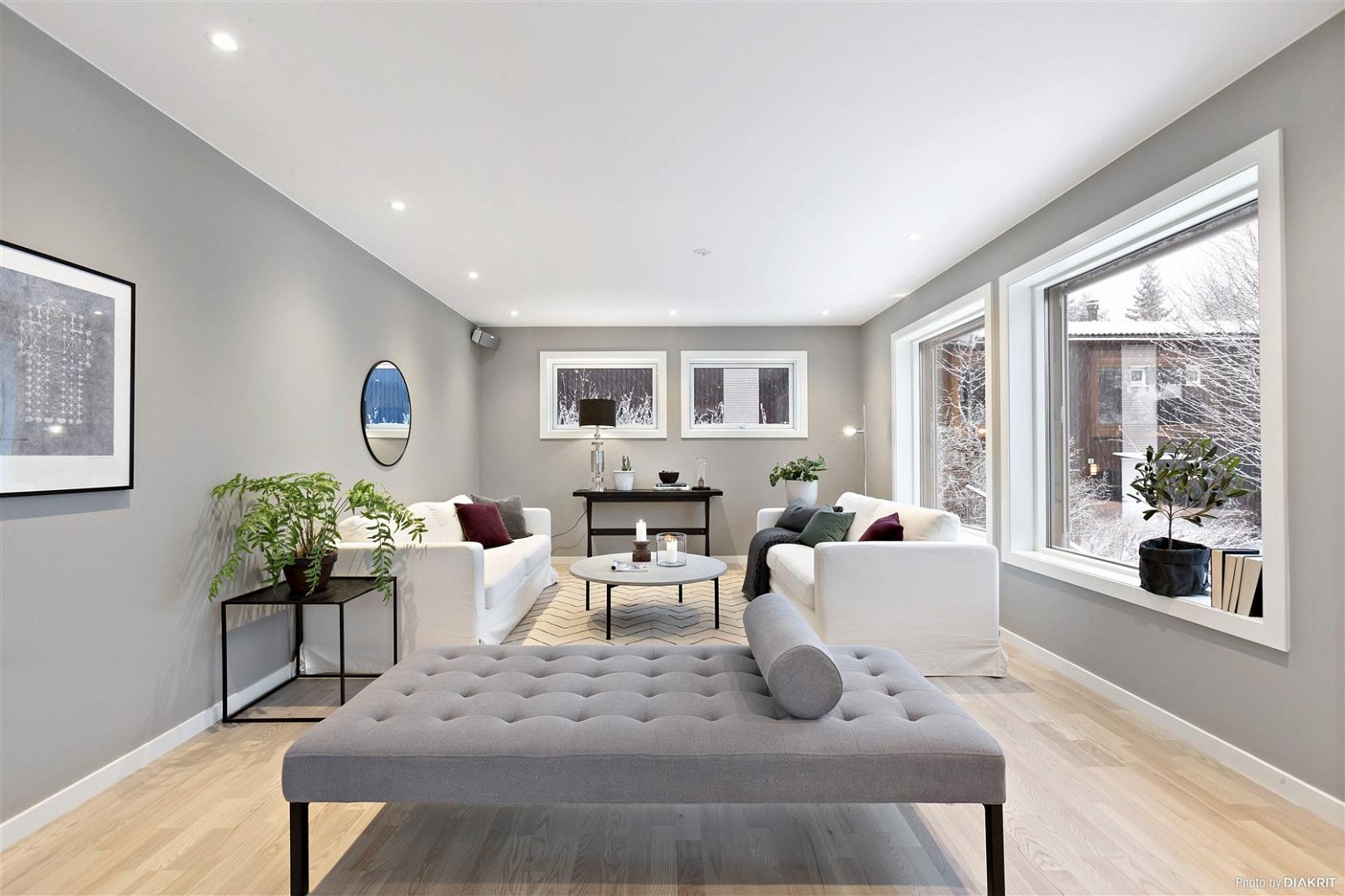 Det er god plass til en hyggelig sittegruppe i stuen. Galleribilde