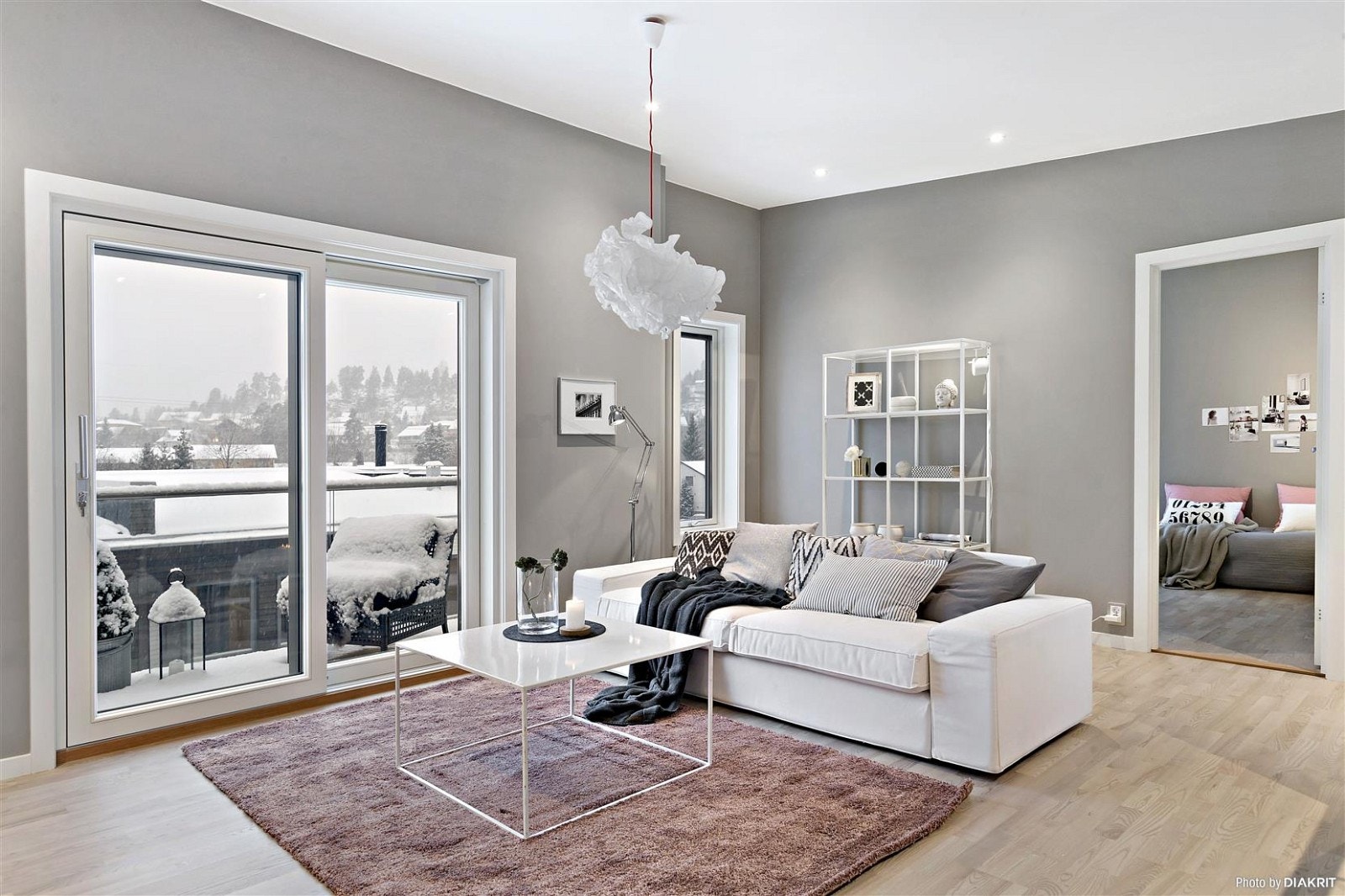 Stue med utgang til balkong. Galleribilde