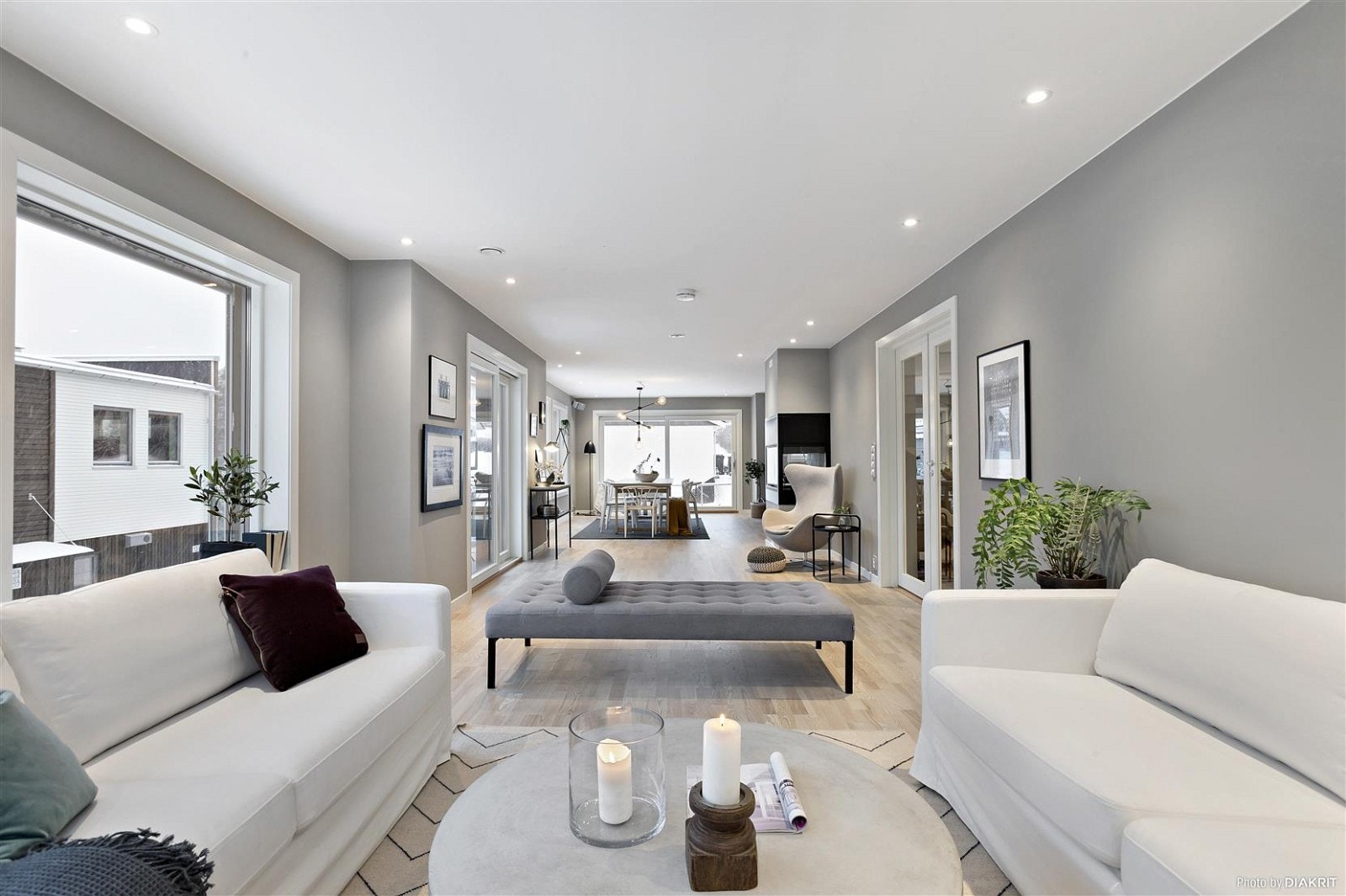 Det er delvis åpen stue- og kjøkkenløsning Galleribilde