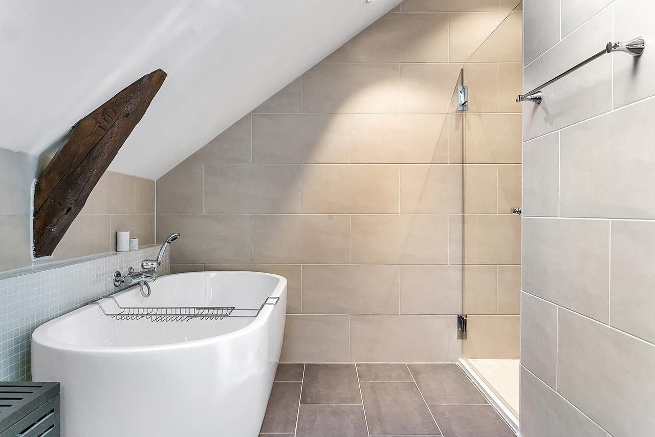 Badet har et nydelig badekar Galleribilde