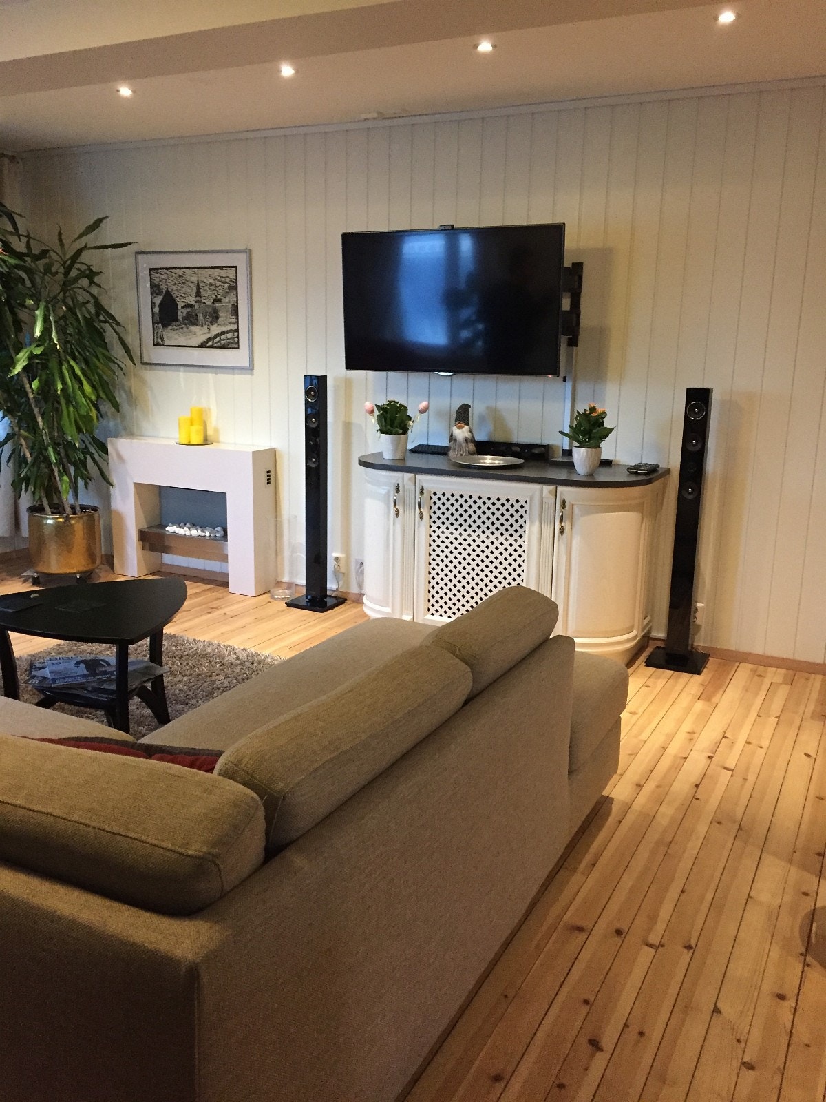 Stue med tv og musikkanlegg Galleribilde