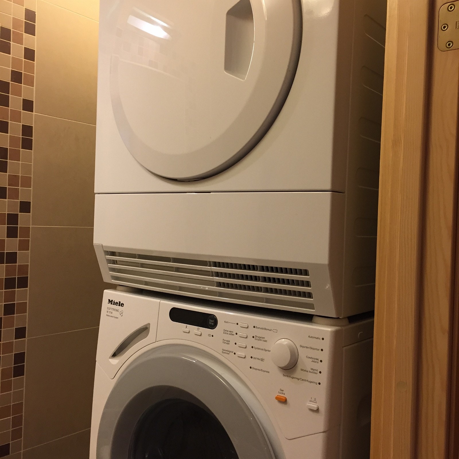 Vaskemaskin/tørketrommel minste bad Galleribilde