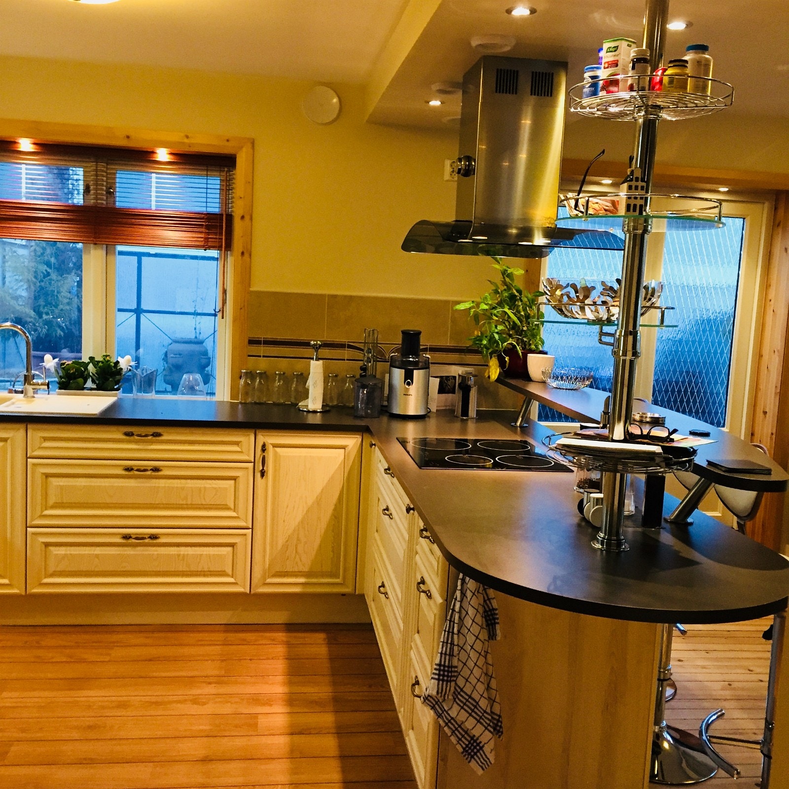 Lyst og lekkert kjøkken Galleribilde