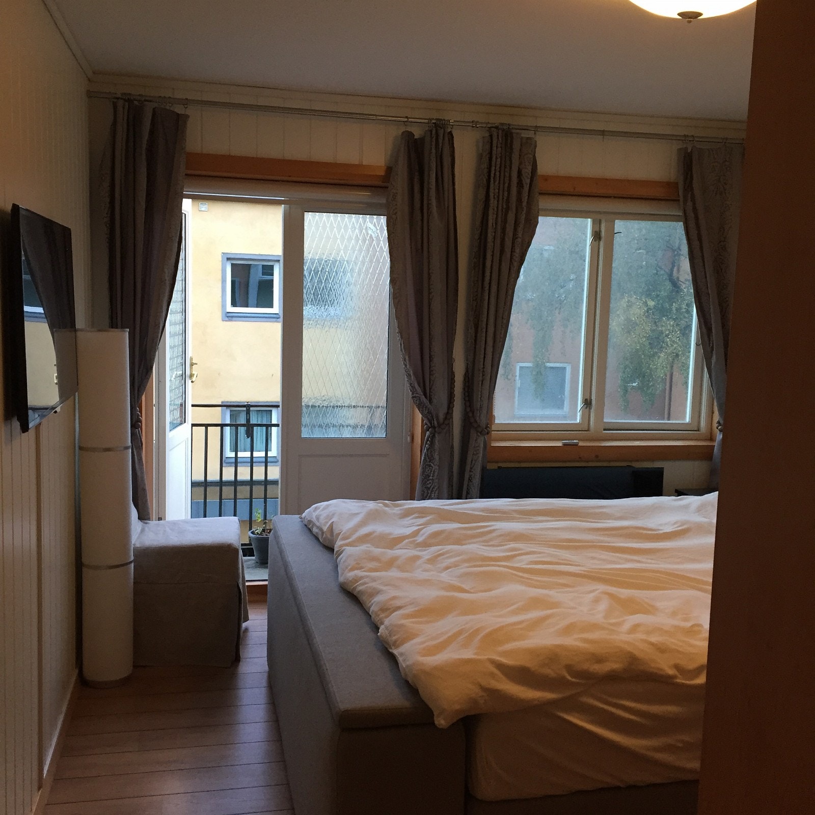 Soverom med tv, lufteveranda og el.peis Galleribilde